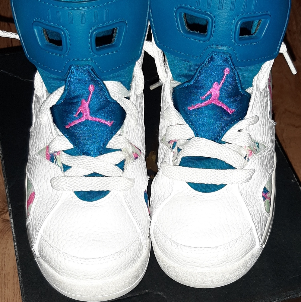 Jordan's 6 size 1 kids